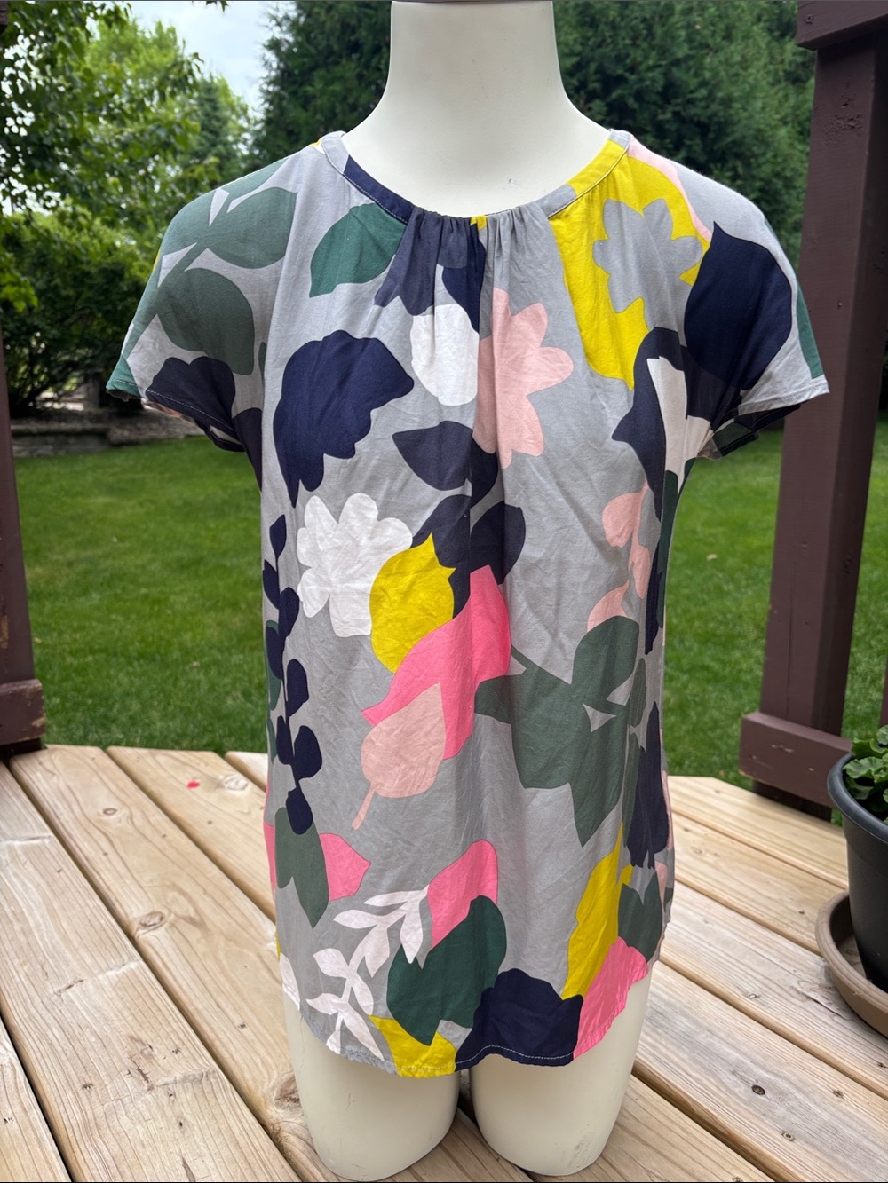 Boden floral abstract short sleeved blouse small